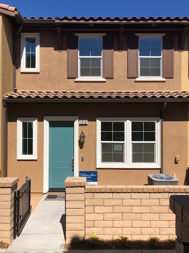 Building Photo - West Creek - 3 bedroom, 2.5 bath Townhome!