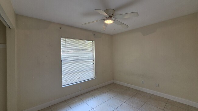 Building Photo - 7200 SW 42nd Pl