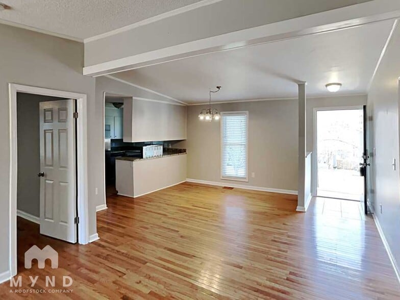 Building Photo - 7954 Tiburon Cir