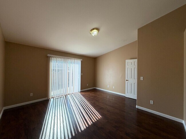 Building Photo - 221 Endeavor Ln