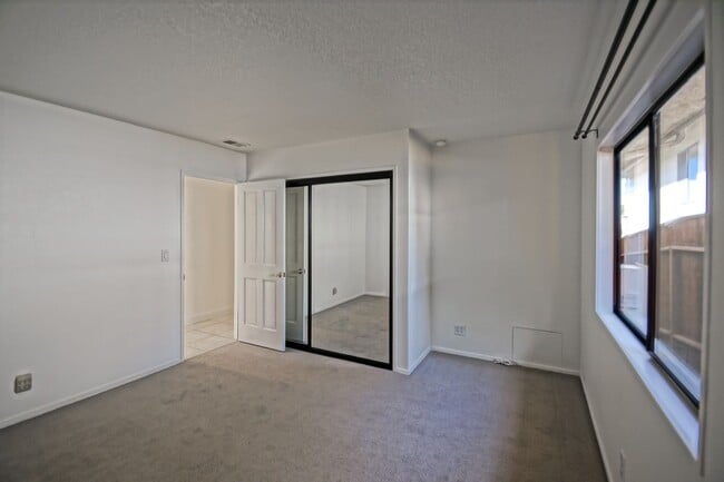 Building Photo - VERY BRIGHT & AIRY, 2050 SQ FT HOME W/ TON...