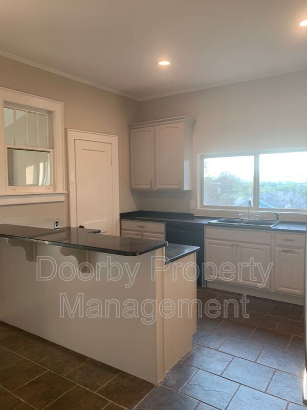 Building Photo - 2300 Elmendorf St