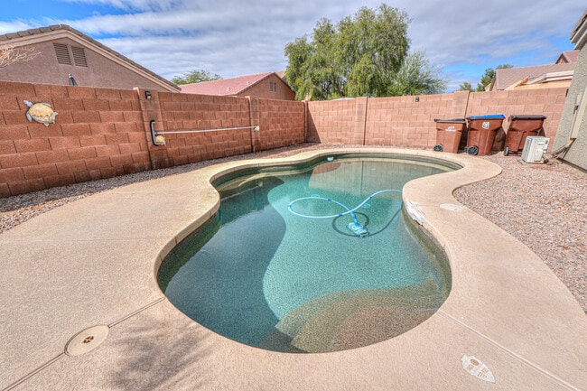 Building Photo - 43749 W Magnolia Rd