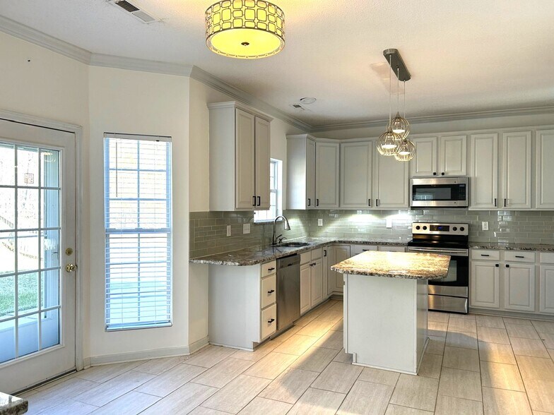 Updated kitchen has 2 pantries - 4505 Garden Club St