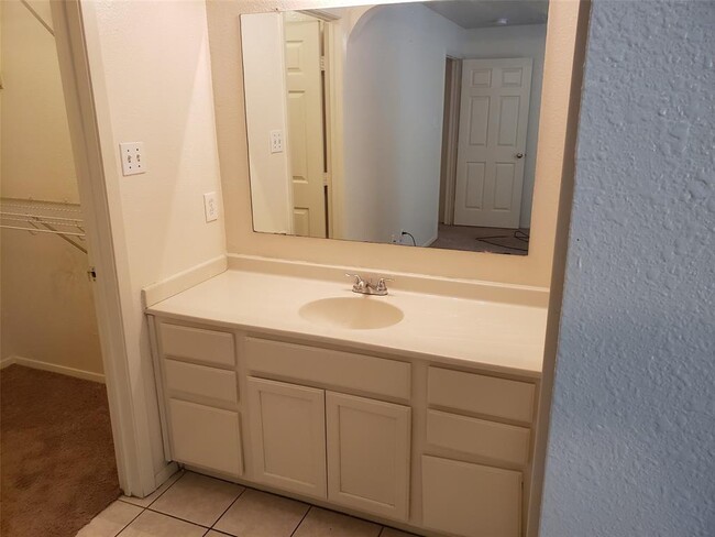 Building Photo - 2218 Katy Ln