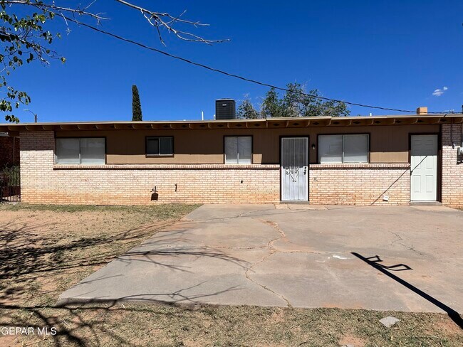 Building Photo - 5520 Salem Dr