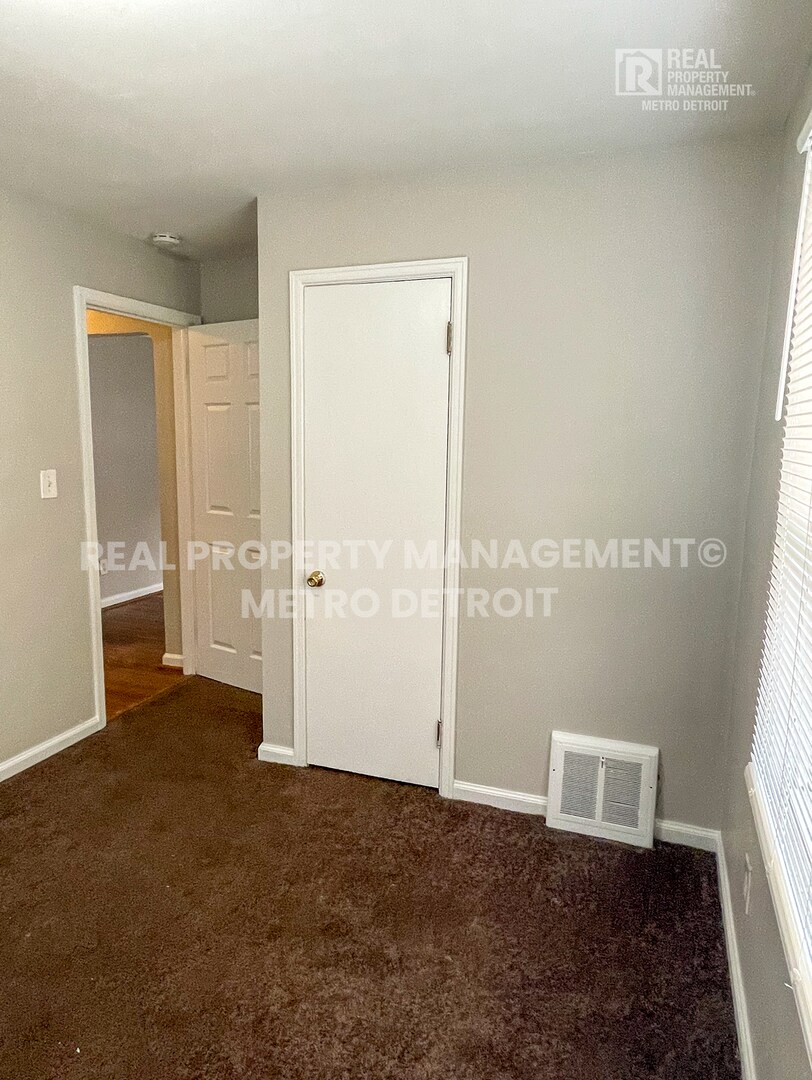 Building Photo - 25284 Stanford St