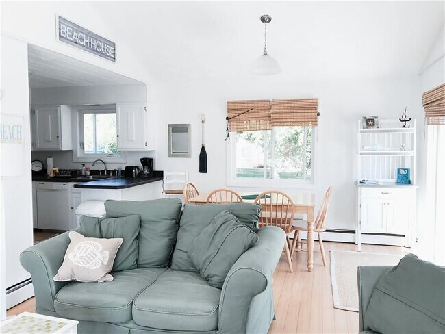 Building Photo - 10 Burbank Ave