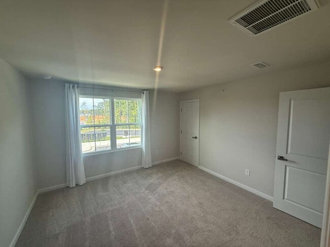 Building Photo - 509 PORTAL CIRCLE CIR, B, SANDSTON, VA 23150