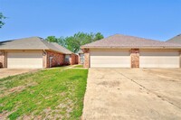 Building Photo - 401 Sterling Pointe Way