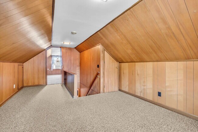 Building Photo - 3 Bedroom/ 2 Bathroom in Rosebank!