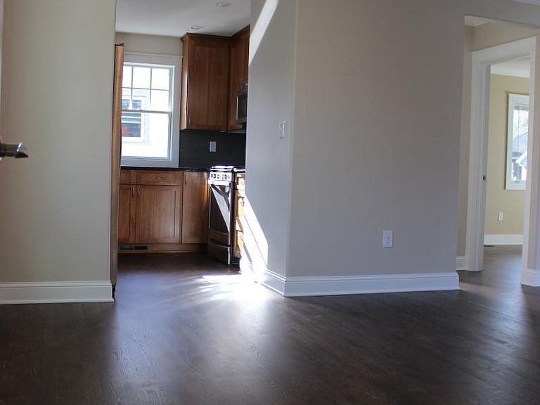 Building Photo - 4915 Edgewater Dr