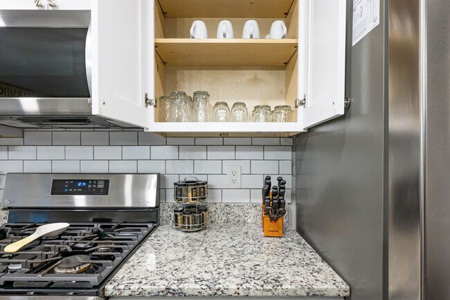 Building Photo - 10 Jill Ln