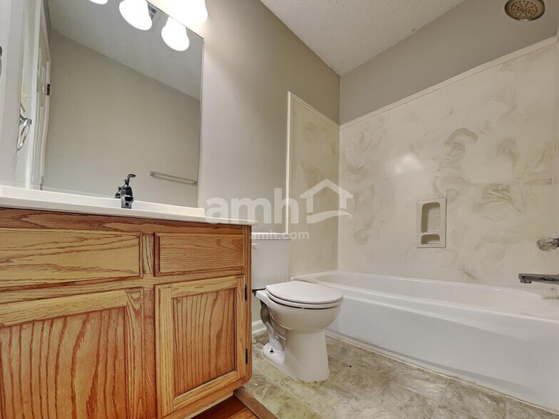 Building Photo - 7007 Meadowlands Pl