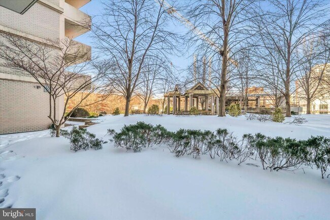 Building Photo - 4141 Henderson Rd