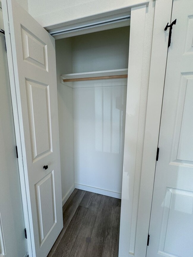 Building Photo - BRAND NEW Pet Friendly 1 bed/ 1 bath apartment!