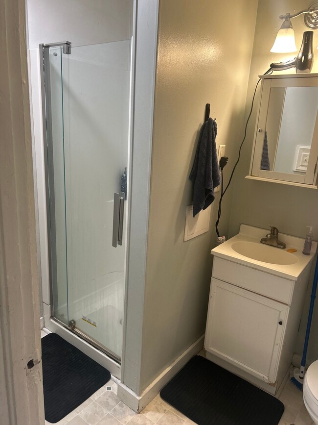 Bath 2 - 518 N 4th St