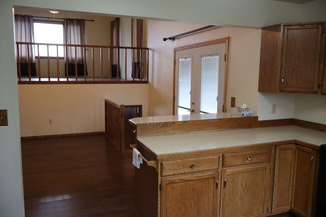 Building Photo - Spacious Home with Large pet friendly yard