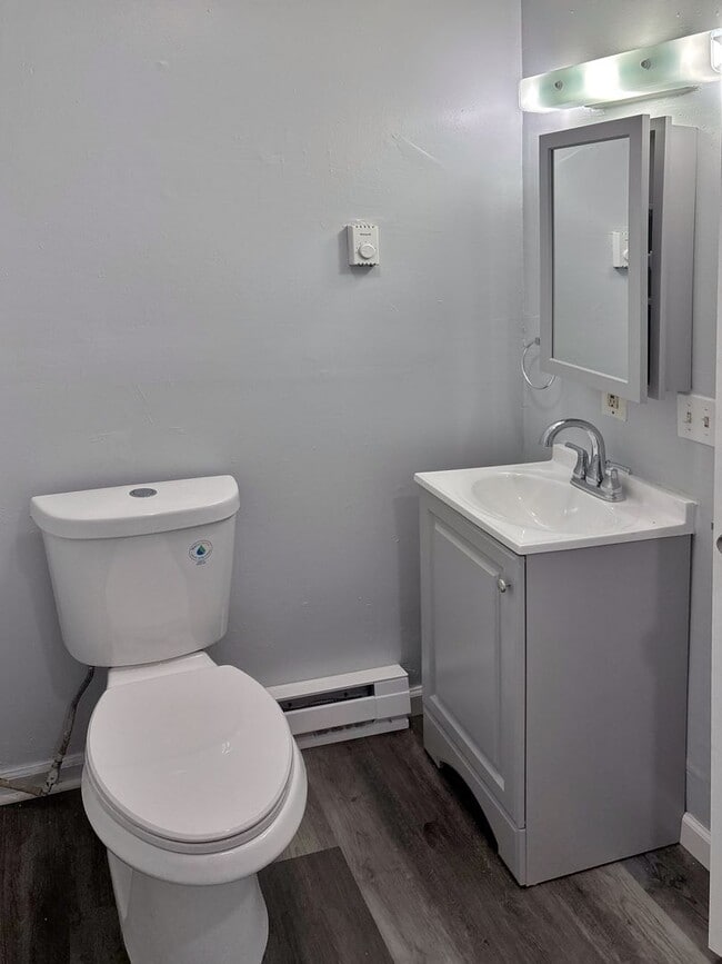 Building Photo - 552 N 10th St