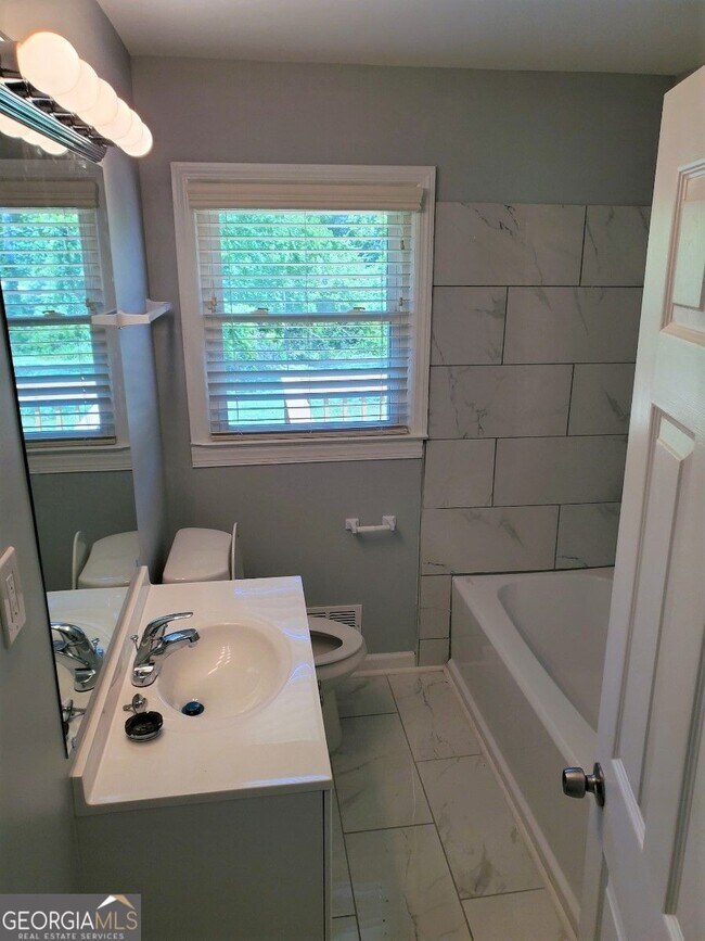 Building Photo - 4867 Flint Hill Rd SW