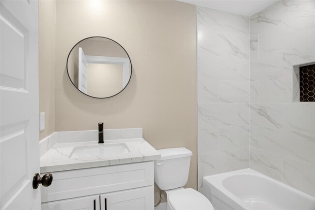 Building Photo - 835 22nd St