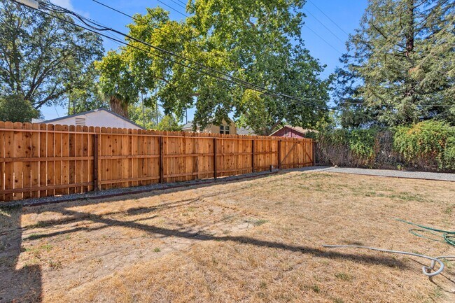 Building Photo - 4028