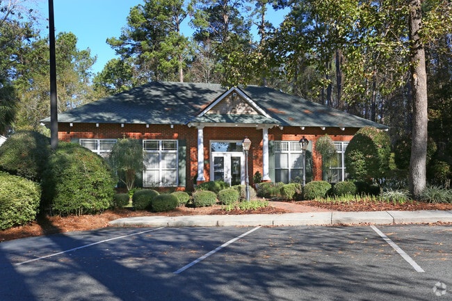 Building Photo - The Links Apartments