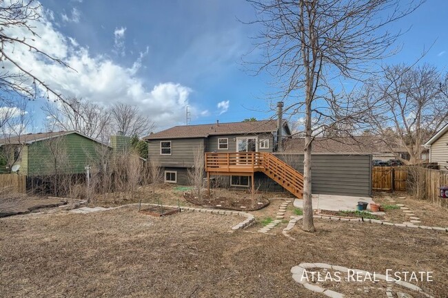 Building Photo - 2029 Whitehorn Dr N