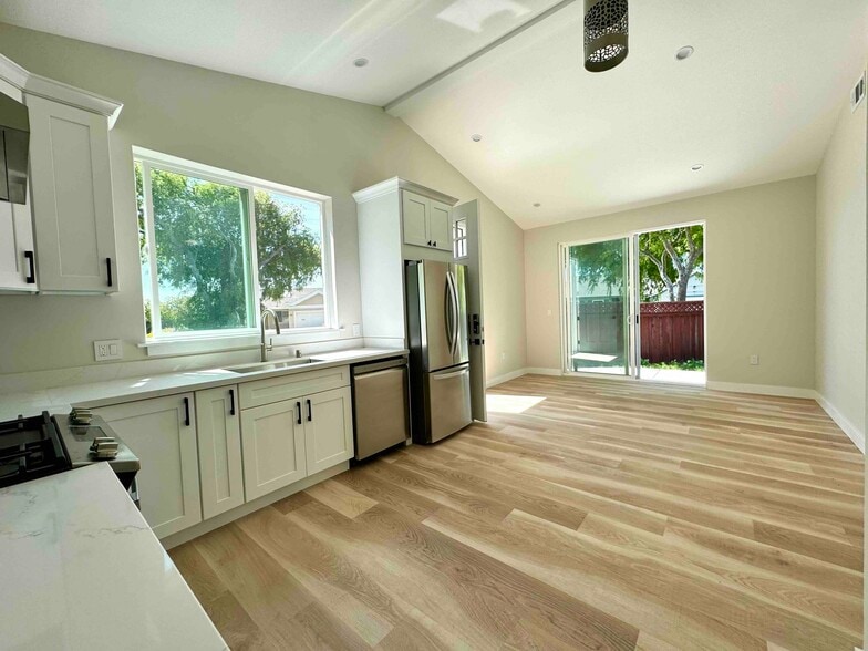 Building Photo - 7780 Inverness Dr