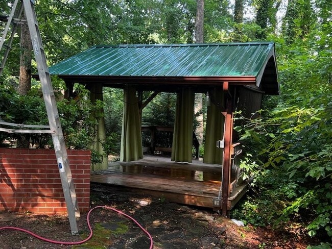 Covered Patio - 415 10th St NW