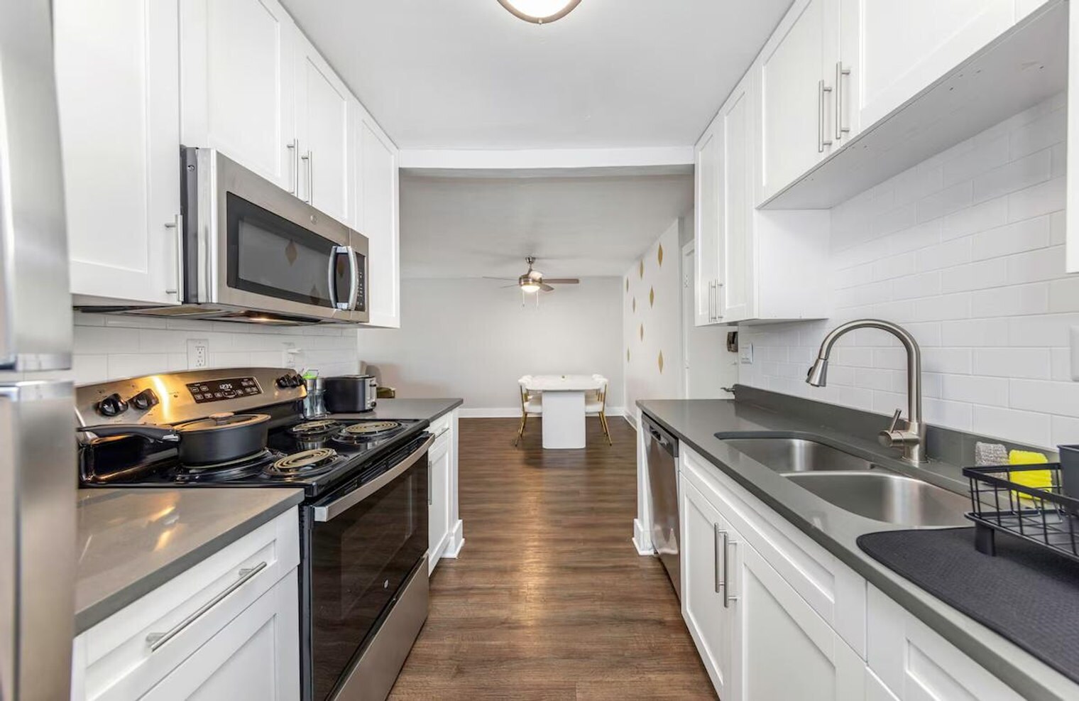 Building Photo - 4404 W Kennedy Blvd