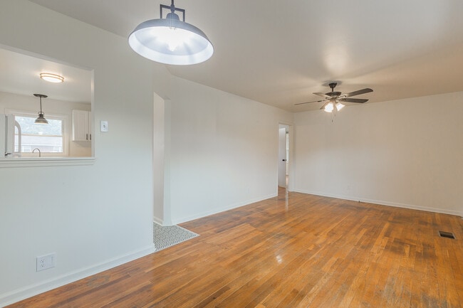 Building Photo - 43 3rd St