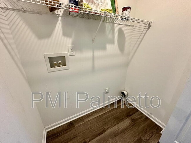 Building Photo - 227 Hardwood Dr