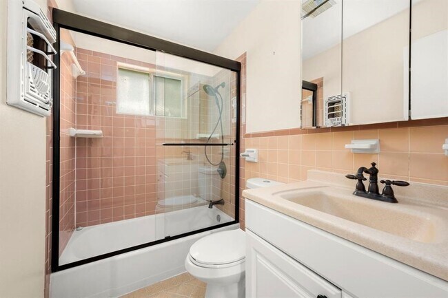 Building Photo - 1801 Oxford St