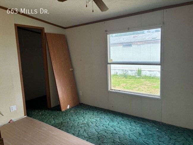 Building Photo - 663 W Mills Dr