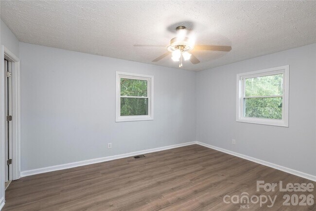 Building Photo - 420 Eastover Ave