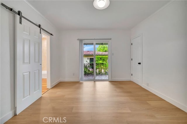 Building Photo - 546 S Beachwood Dr