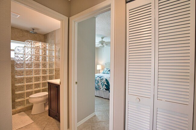 Building Photo - Seasonal Short-Term 2 Bed 2 Bath Heated Pool Villa with a Den in Harrington Lakes at Planation Go...