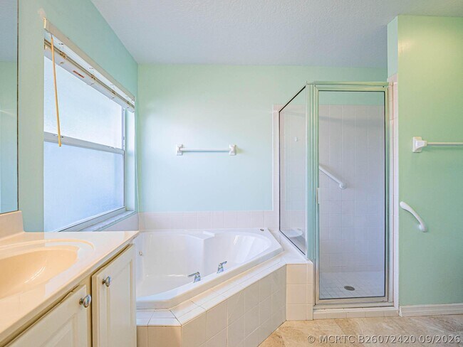 Building Photo - 141 39th Dr