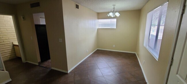 Building Photo - Stone Ave Pastime Rd - 2 Story Townhouse w...