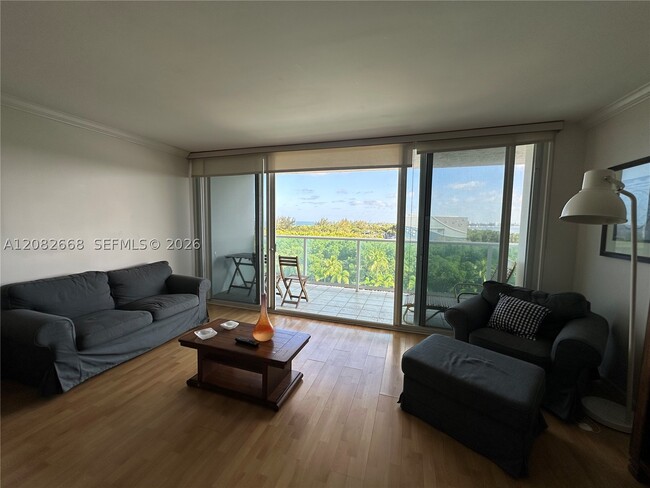 Building Photo - 100 Bayview Dr