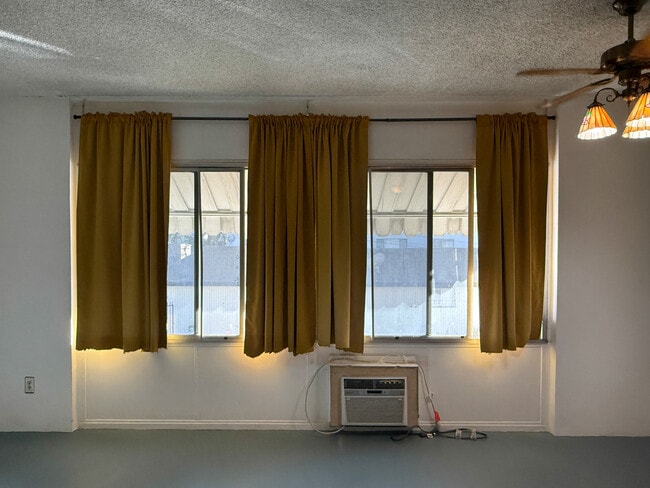 Building Photo - 250 Linden Ave