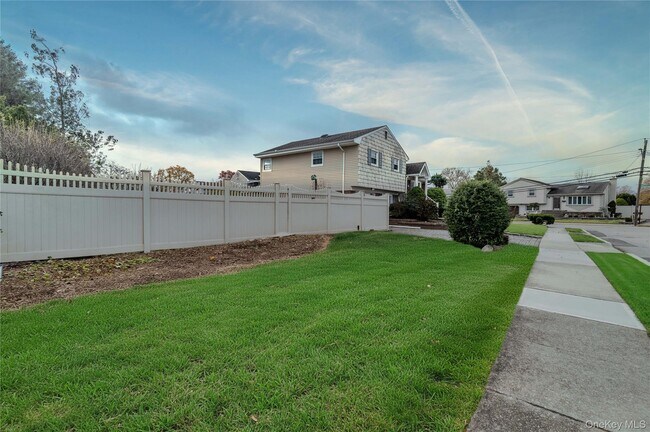Building Photo - 15 Albany St