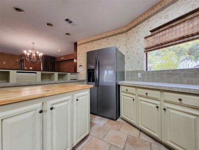Building Photo - 4717 Country Club View