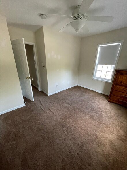 Bedroom 2 (1st Floor) - 825 Ardmore Ave