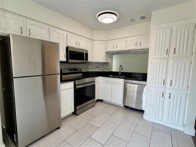 Building Photo - 6505 Hickock Dr