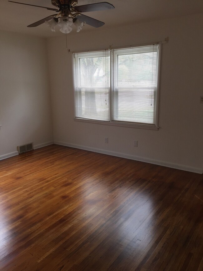 Building Photo - 1238 E 31st St S