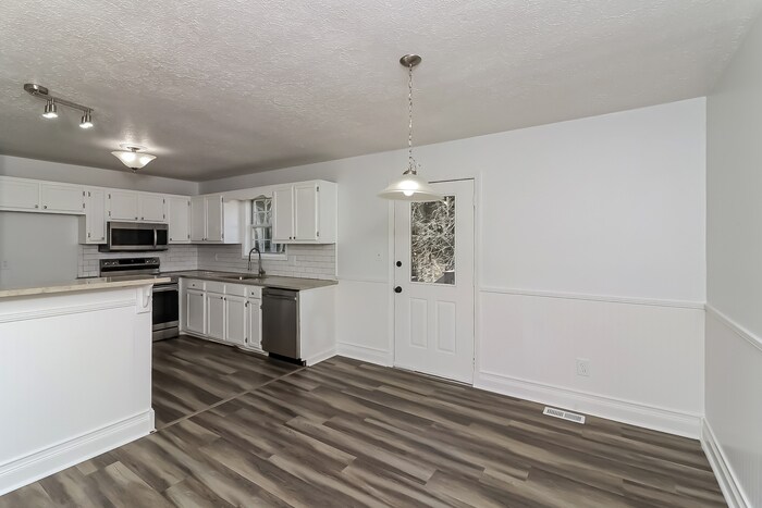 Building Photo - 980 Hitchcock Rd