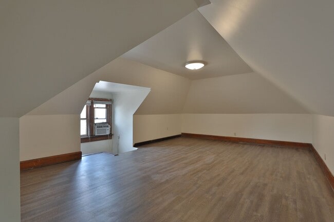 Building Photo - 122 Frambes Ave