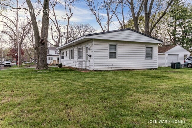 Building Photo - 210 S. Victor-